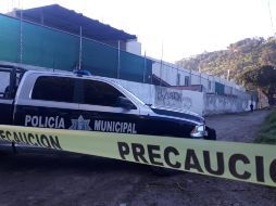 En Los Agaves, oficiales encontraron a una persona dentro de un tambo de basura de 200 litros; presentaba al menos cuatro impactos de bala en la cabeza. ESPECIAL