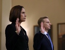 Fiona Hill y David Holmes, consejero político de la embajada de Estados Unidos en Ucrania, dan su testimonio hoy en Washington, DC, ante el Comité de Inteligencia de la Cámara de Representantes. AFP/D. Angerer