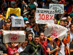 Miles de colombianos toman las calles en protesta contra el gobierno
