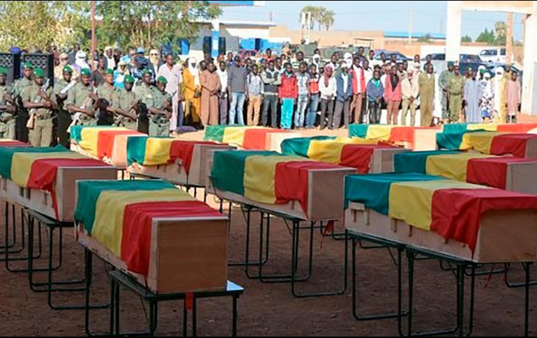 Este miércoles se realizó un funeral multitudinario en honor a las víctimas del atentado. AP/Ejército de Mali