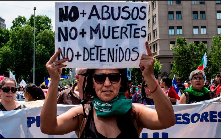 Los chilenos exigen detener el abuso policial. AFP/M. Bernetti