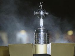 El trofeo del mayor torneo de clubes del continente será entregado mañana al ganador del encuentro entre River Plate y Flamengo. EFE