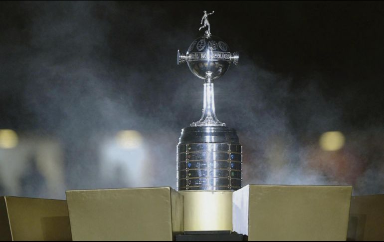 El trofeo del mayor torneo de clubes del continente será entregado mañana al ganador del encuentro entre River Plate y Flamengo. EFE