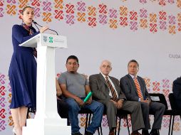 La jefa de Gobierno, Claudia Sheinbaum Pardo, encabeza la Décima Entrega de Créditos para el autoempleo. NTX/S. Gil