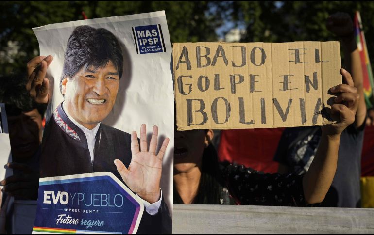 Seguidores de Evo Morales han mostrado su respaldo tras su exilio en México. AFP/J. Mabromata