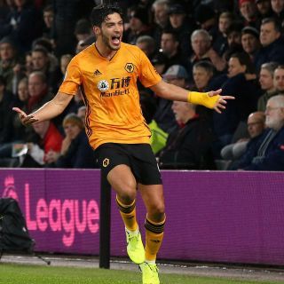 Raúl Jiménez le da el triunfo a los Wolves