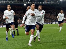 Un saque de esquina dejó el balón suelto dentro del área local y Firmino (C) no perdonó. TWITTER / @LFC