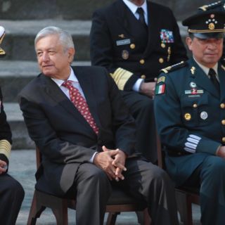 López Obrador reconoce lealtad de marinos y soldados