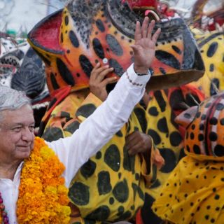 López Obrador advierte al INE que se acabó la "burocracia dorada"