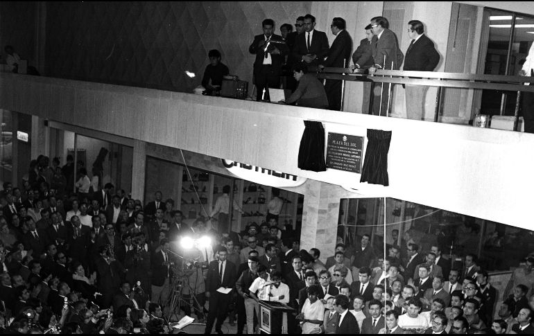 Inauguración. El 25 de noviembre de 1969 contando con la asistencia de empresarios y autoridades de Gobierno se inauguró Plaza del Sol. EL INFORMADOR