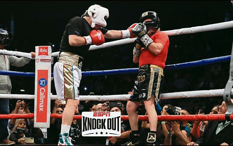 Julio César Chávez conecta de izquierda el rostro de Jorge Arce. ESPECIAL