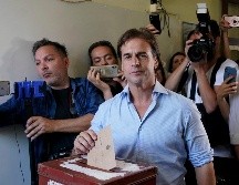El opositor Luis Lacalle Pou vota hoy en Canelones. AP/M. Campodonico