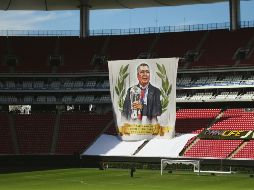 Al final de la ceremonia se levantaron imágenes de Vergara, entre ellas una en la que se retrata la obtención del más reciente título de Liga del Guadalajara. EL INFORMADOR / F. Atilano