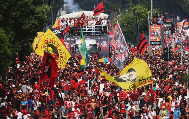 Miles de seguidores se sumaron a los festejos del Flamengo. EFE