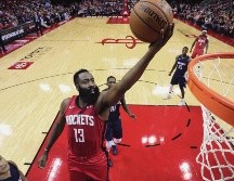 James Harden aportó 32 puntos. AP