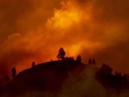 El clima más caliente y seco contribuye a que incendios como los de Australia sean más intensos. La ONU advirtió que si no hay cambios, vamos camino a un aumento de 3 grados centígrados, el doble a lo que el organismo considera más seguro. GETTY IMAGES