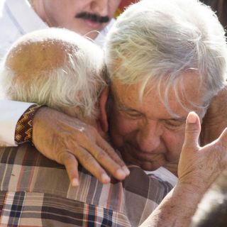 López Obrador propone dar pensiones y becas a todos los pobres