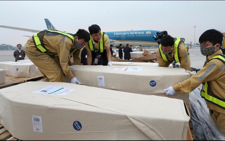 Los 16 cuerpos llegaron al aeropuerto Noi Bai de Hanói. AP/Vietnam News Agency