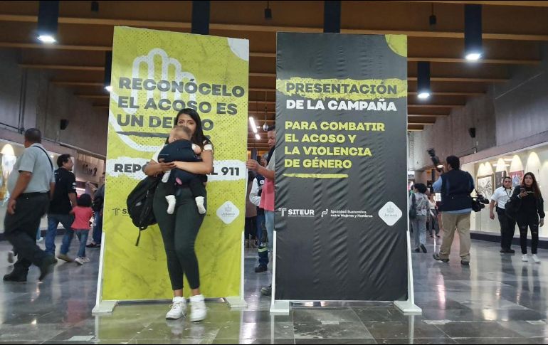 También en las estaciones y vagones del Tren Ligero se colocó publicidad para concientizar sobre el acoso sexual. EL INFORMADOR / P. López