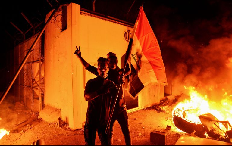 Esta no es la primera vez que los iraquíes asaltan y prenden fuego a un consulado iraní en las ciudades chiíes del sur del país. AFP/H. Hamdani