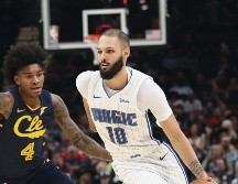 Evan Fournier (#10) encabezó la ofensiva de Orlando en el juego de ayer. AP