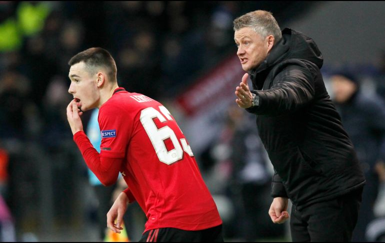El técnico del United, Ole Gunnar Solskjaer, realizó once cambios respecto al equipo que empató el domingo con Sheffield United. AP / S. Filippov