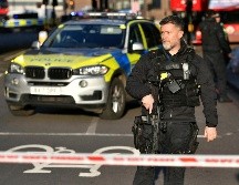 ''Estamos ocupándonos de un incidente en el London Bridge'', indicó un tuit de la Policía Metropolitana. AP / D. Lipinski