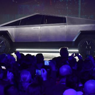 Alcalde de San Luis Potosí compra pickups "futuristas" de Tesla; prevé ahorros