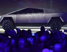 El pickup de Tesla, el Cybertruck, fue presentado el pasado 22 de noviembre. Podrá cargar más de 1.5 toneladas y arrastrar hasta 7 toneladas. AFP/ARCHIVO