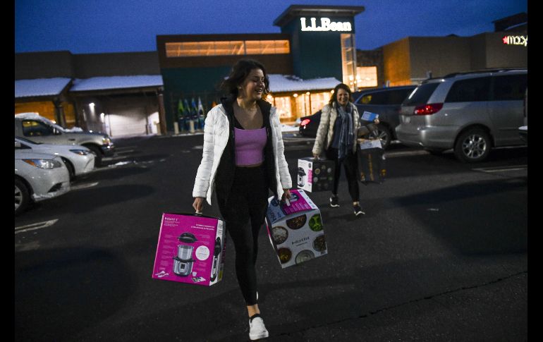 Consumidores madrugan para las ofertas en Lone Tree, Colorado. AFP/M. Ciaglo