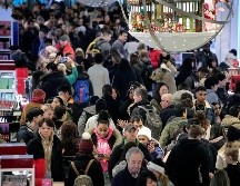 Algunas tiendas lucieron abarrotadas, como Macy's en Nueva York. AP/B. Matthews
