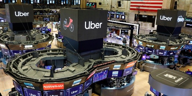 Wall Street baja al inicio de la temporada de compras navide&ntilde;as