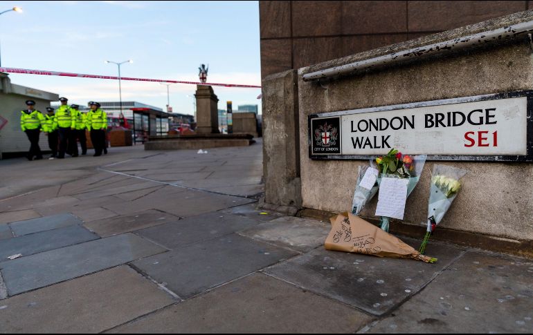 La agresión registrada el viernes en las inmediaciones del puente de Londres dejó dos fallecidos. EFE / V. Flores