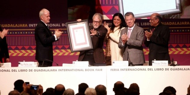 Inauguran la edici&oacute;n 33 de la FIL con premio a David Huerta