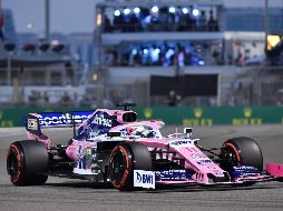 Sergio Pérez espera cosechar puntos importantes este domingo en Emiratos Árabes Unidos para mantenerse entre los 10 primeros lugares del Campeonato de Pilotos. AFP / A. Isakovic