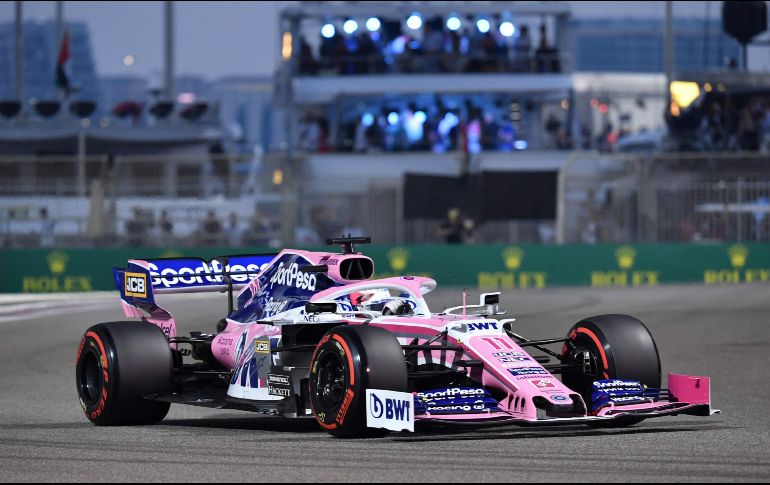 Sergio Pérez espera cosechar puntos importantes este domingo en Emiratos Árabes Unidos para mantenerse entre los 10 primeros lugares del Campeonato de Pilotos. AFP / A. Isakovic
