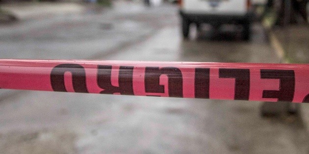 En intento de asalto, se lesionan delincuente y peat&oacute;n con arma de fuego