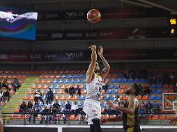 Con su victoria de ayer, la quinteta de Jalisco mantiene sus esperanzas de Postemporada. EL INFORMADOR / F. Atilano