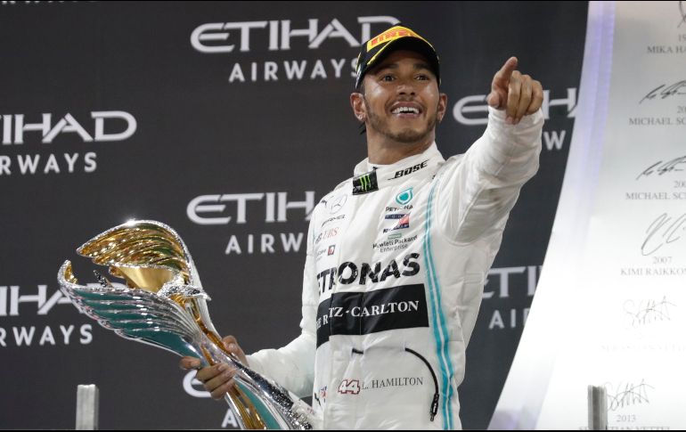 Lewis Hamilton, de Mercedes, prácticamente tiene asegurado su sexta victoria mundial de la Fórmula Uno. AP / H. Ammar