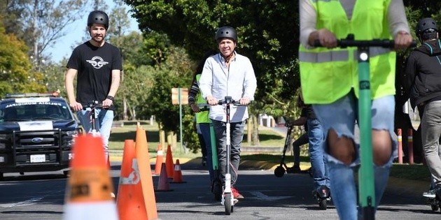 Dan banderazo a prueba piloto de patines el&eacute;ctricos en Zapopan