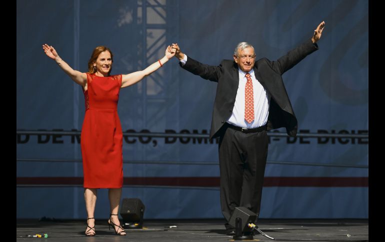 Andrés Manuel López Obrador estuvo acompañado de su esposa Beatriz Gutiérrez Müller. AFP 