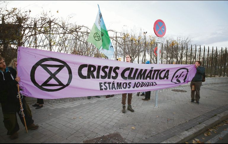 Manifestantes piden a los gobiernos políticas públicas para detener el calentamiento global. EFE
