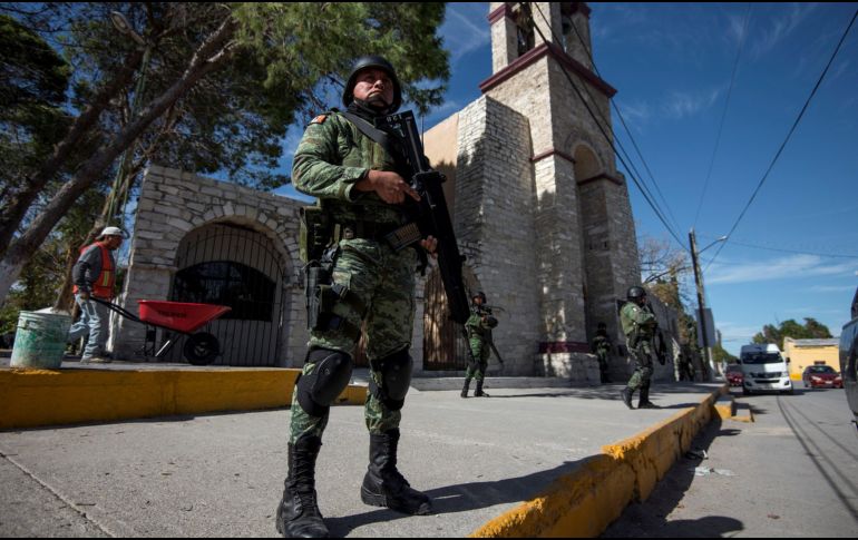 Agentes de la Guardia Nacional realizan labores de vigilancia en la población de Villa Unión, en el estado de Coahuila, luego de un ataque armado el pasado sábado. EFE/M. Sierra