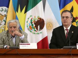 José Mujica, ex presidente de Uruguay, y el canciller Marcelo Ebrard durante el encuentro 