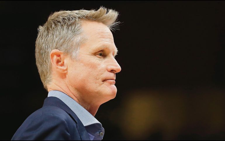 De la mano de Kerr, Golden State es el peor equipo de toda la NBA con marca de cuatro ganados y 18 perdidos. AFP