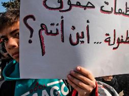 En 2020, los trabajadores humanitarios esperan ayudar a salvar vidas y aliviar el sufrimiento de más de cien millones de personas víctimas de conflictos violentos, eventos climáticos extremos y las epidemias en 53 países. AFP / D. Souleiman