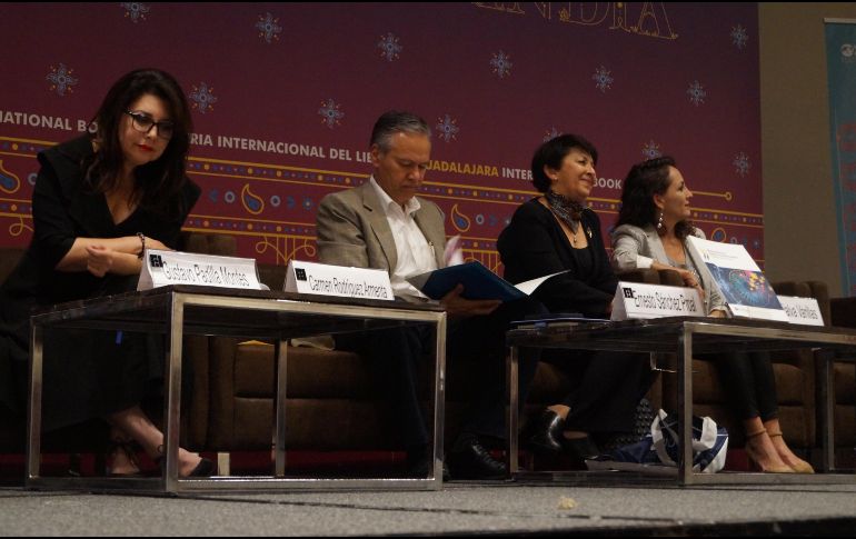 En el foro, Gustavo Padilla Montes, Carmen Enedina Rodríguez y Karla Planter. ESPECIAL / Mar Adentro
