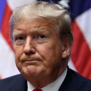 Trump califica de "broma" el informe para su posible juicio político