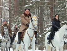 El monte Paektu y los caballos blancos son símbolos asociados con el gobierno dinástico de la familia Kim. AFP/KCNA