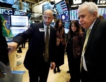 Por su parte, el promedio industrial Dow Jones ganó 146.97 unidades, el 0.5%, para terminar en 27 mil 649.78 puntos. AP/R. Drew